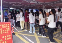 实验小学考点考生太紧张，蕲春今年第一张搞丢的准考证竟在考场发现...