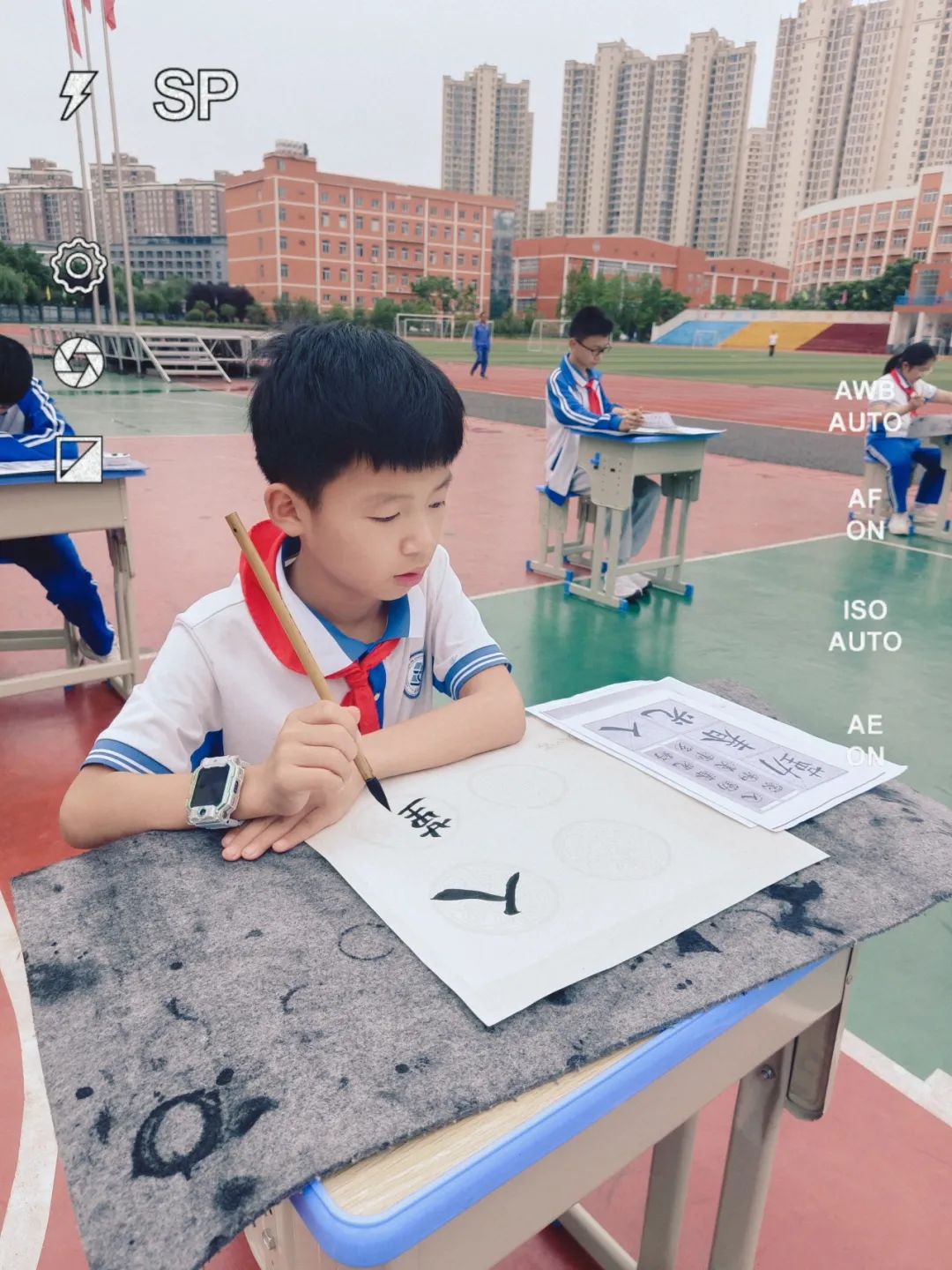 蕲春县实验小学漕河校区开展“ 妙笔绘童心翰墨书未来”百人现场书画活动-第18张图片-蕲春在线