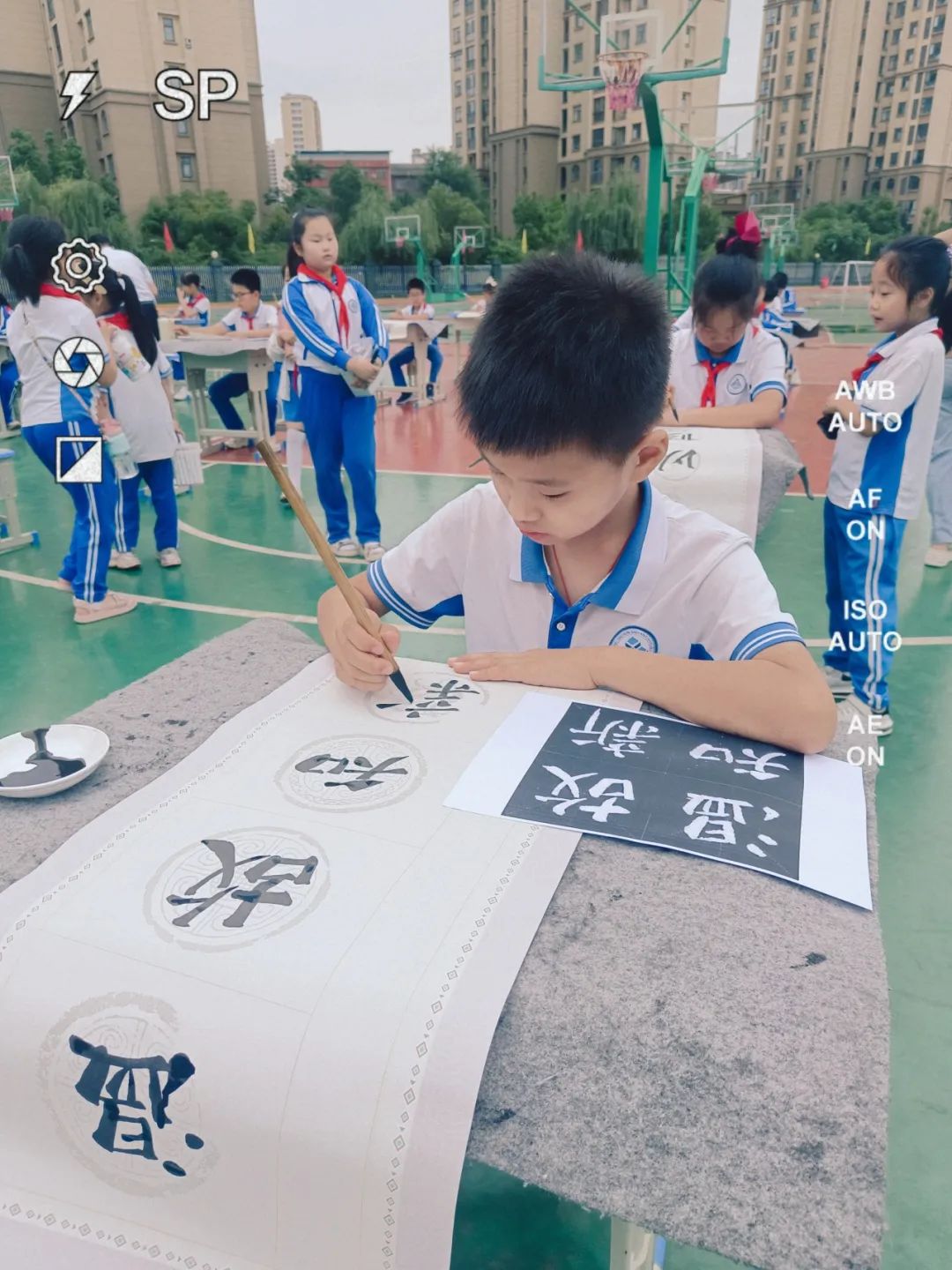 蕲春县实验小学漕河校区开展“ 妙笔绘童心翰墨书未来”百人现场书画活动-第20张图片-蕲春在线