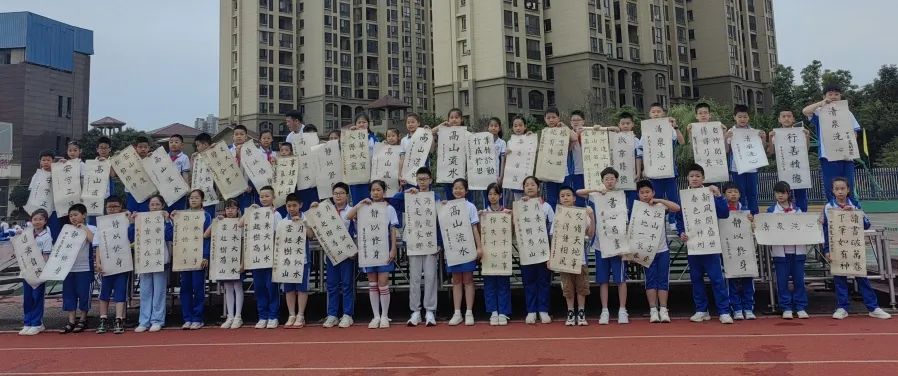 蕲春县实验小学漕河校区开展“ 妙笔绘童心翰墨书未来”百人现场书画活动-第40张图片-蕲春在线