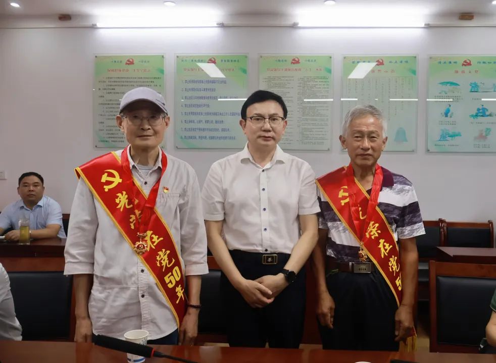 蕲春县人社局召开庆祝建党103周年座谈会-第2张图片-蕲春在线