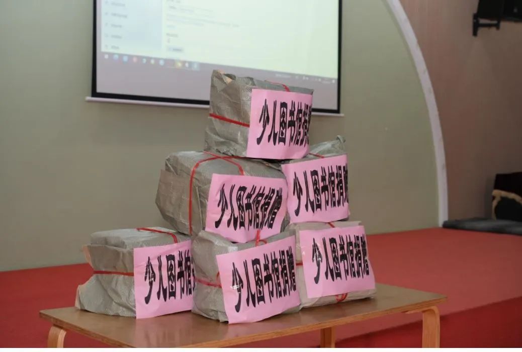 蕲春县少儿图书馆开展“书韵童心·共筑成长”送书进幼儿园活动-第1张图片-蕲春在线