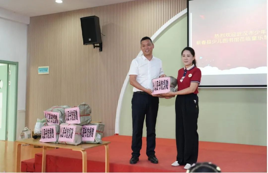 蕲春县少儿图书馆开展“书韵童心·共筑成长”送书进幼儿园活动-第2张图片-蕲春在线