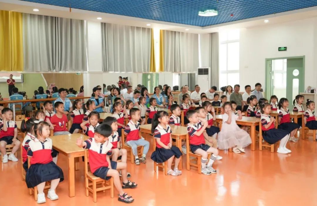 蕲春县少儿图书馆开展“书韵童心·共筑成长”送书进幼儿园活动-第4张图片-蕲春在线