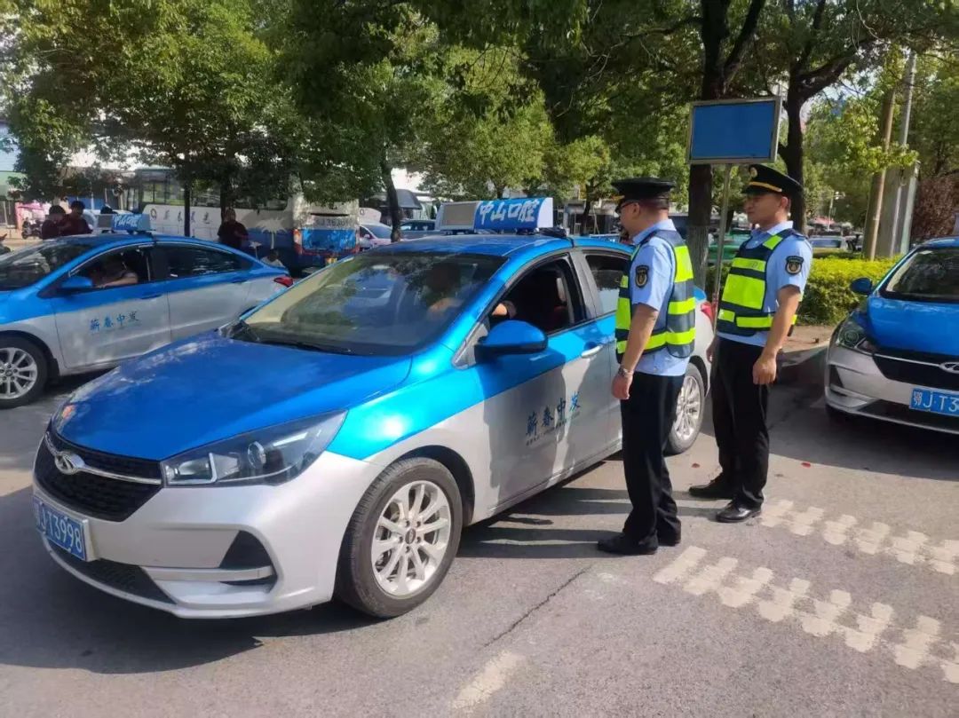 为梦想“让路”!蕲春交通“硬核”护航高考-第3张图片-蕲春在线 为梦想“让路”!蕲春交通“硬核”护航高考-第3张图片-蕲春在线